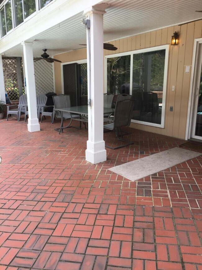 Foto del edificio - 304 Broad River Dr