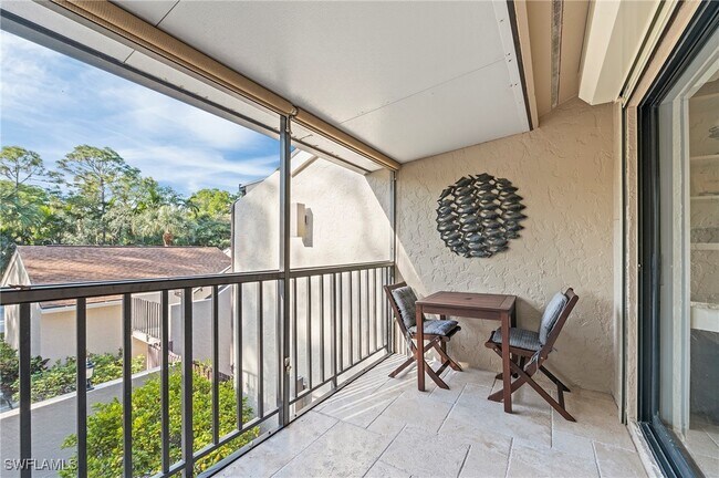 Foto del edificio - 15330 Cedarwood Ln