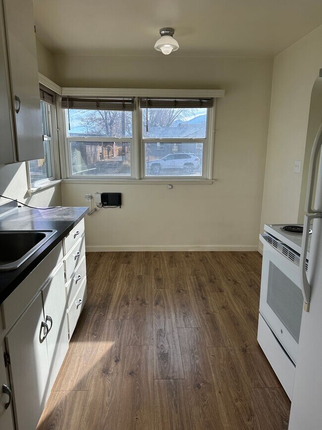 Foto del edificio - Down Town Bishop - One bedroom/One Bath