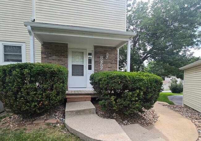 Foto del edificio - 8257 N Revere Ave