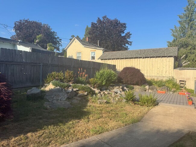 Building Photo - Charming Historic Home for Rent in Downtow...
