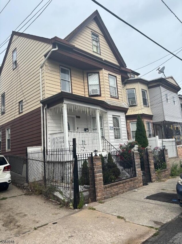 Primary Photo - 602 E 23rd St