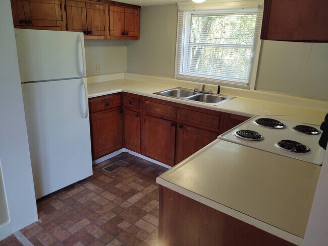 Foto del edificio - 2400 Ridgecrest Dr