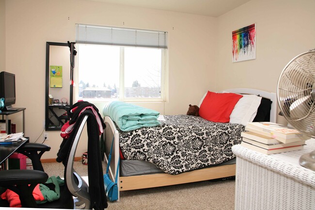 Bedroom - 2052 Glenmoor Dr