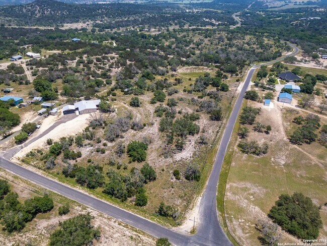 Foto del edificio - 111 Stony Hills Rd