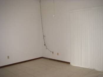 Building Photo - AVAILABLE NOW!! This spacious 2 Bedroom 2 ...