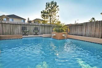 Building Photo - 6454 Applewood Forest Dr