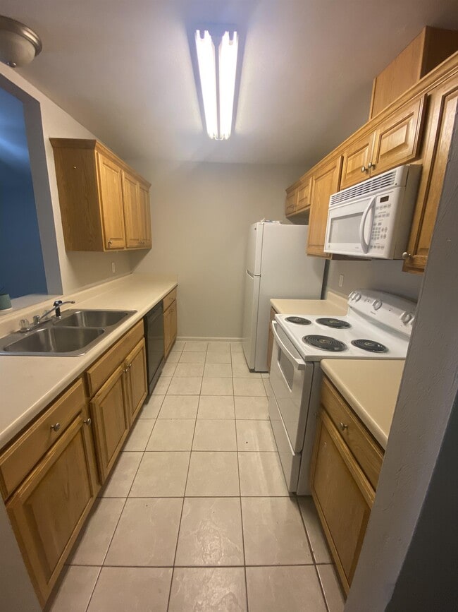 Building Photo - 59 Concord Rd