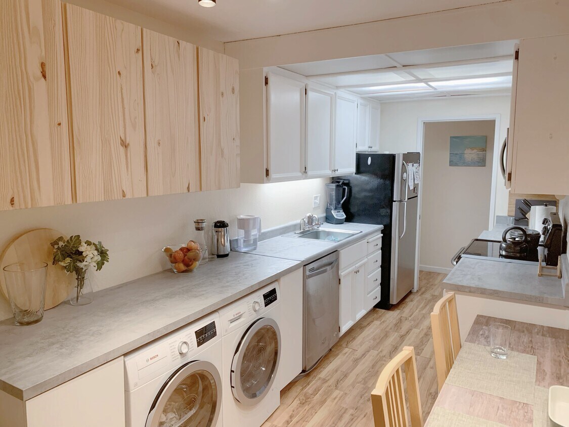 280 Easy St Unit 210