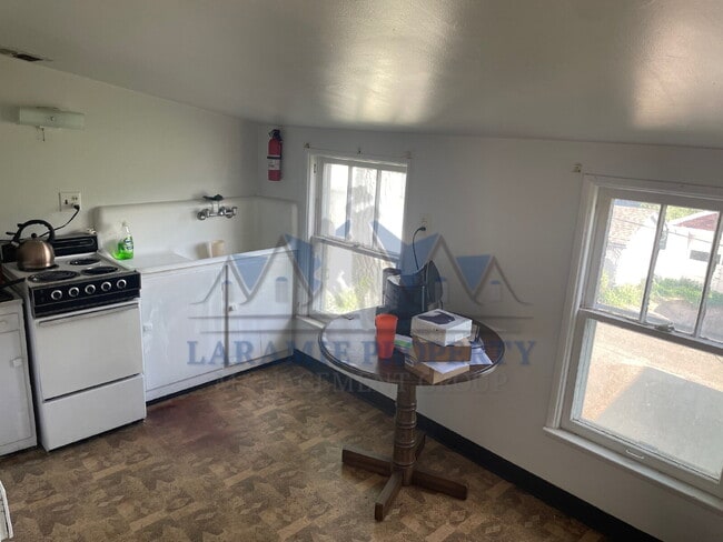 Foto del edificio - 2 Bed 1 Bath Near Campus