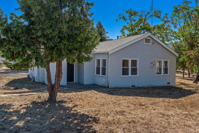 Building Photo - Renovated Single Family Home available to ...