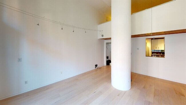 Building Photo - 205 10th St