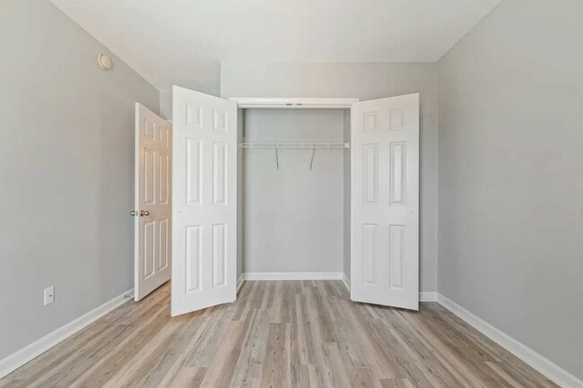 Foto del edificio - 420 Elysian Fields Rd