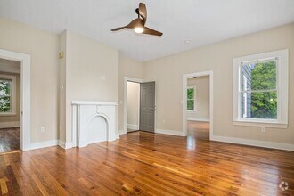 Building Photo - 35 Oak Ave