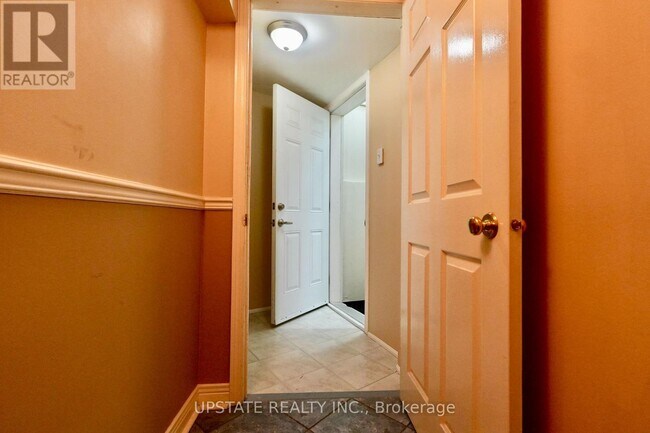 Photo du bâtiment - 1627 Logandale Dr