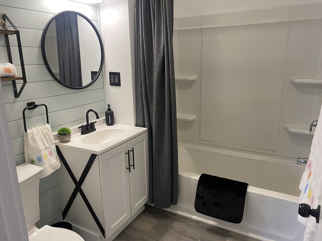 Bathroom view 2 - 1014 34th St