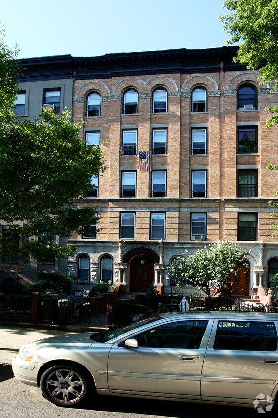 Primary Photo - 86 1st Pl