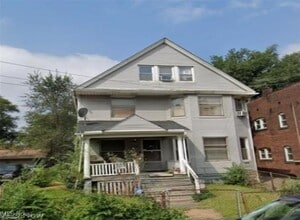 Building Photo - 1422 W 84th St