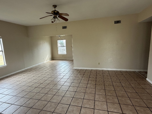 Building Photo - 531 Woodland Dr