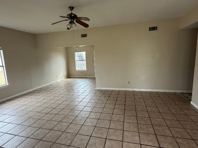 Foto del edificio - 531 Woodland Dr