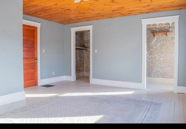 Building Photo - 11 N Main St