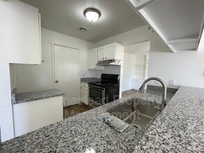 Building Photo - 10020 S Clegern St