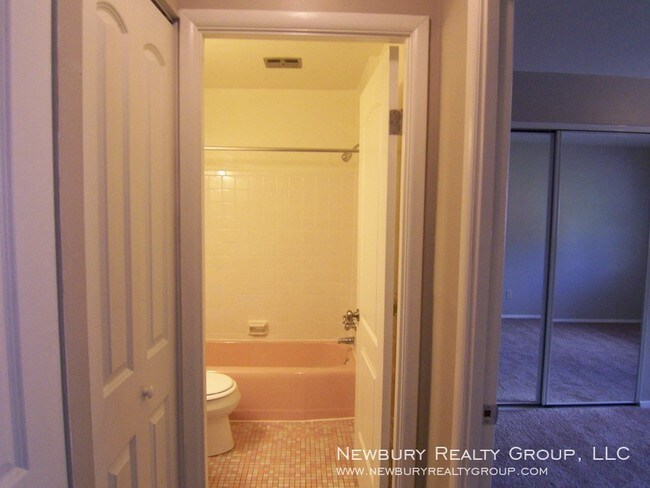 Foto del edificio - Top Floor  1 Bedroom with Balcony