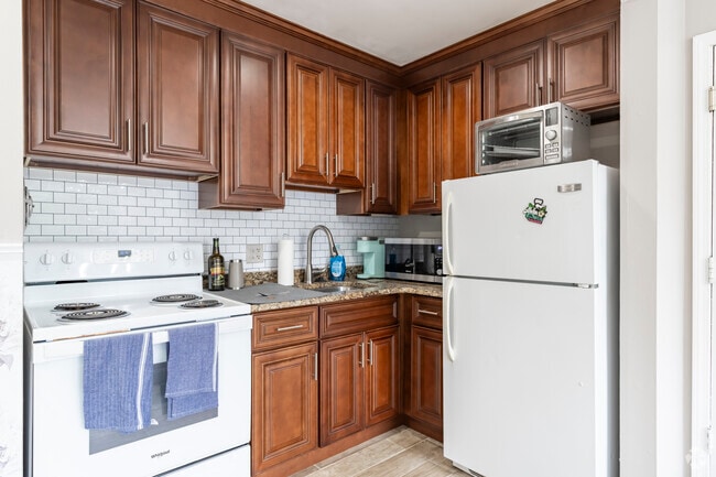 2BR, 1BA - 850SF - Large Balcony - Kitchen - 832 Packard St Apartments