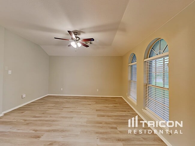 Building Photo - 626 Chapman Dr