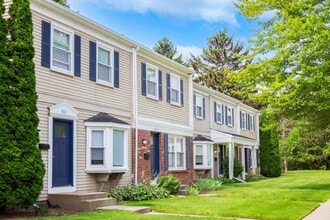 Building Photo - Meadowfield Townhomes