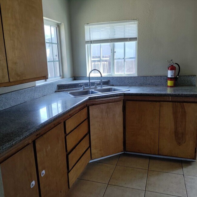 Building Photo - Don't Miss Out on this Great Deal!!