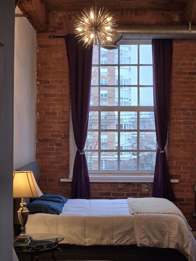 Building Photo - 226 Mt Elliott St