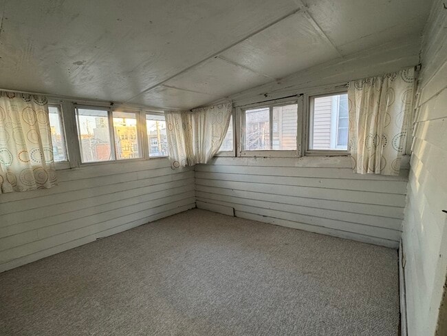 Building Photo - 222 N Dubuque St