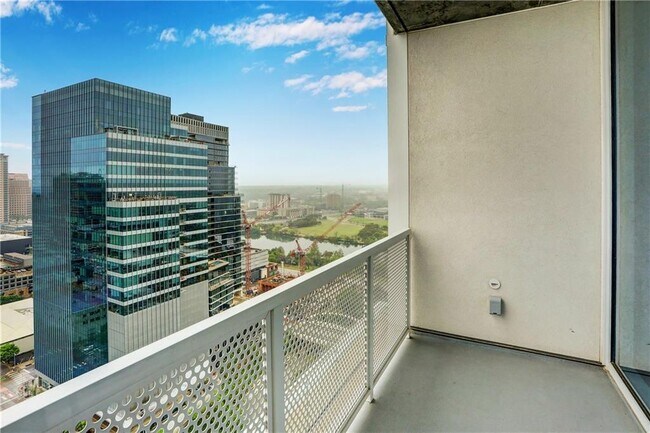 Foto del edificio - 301 West Ave