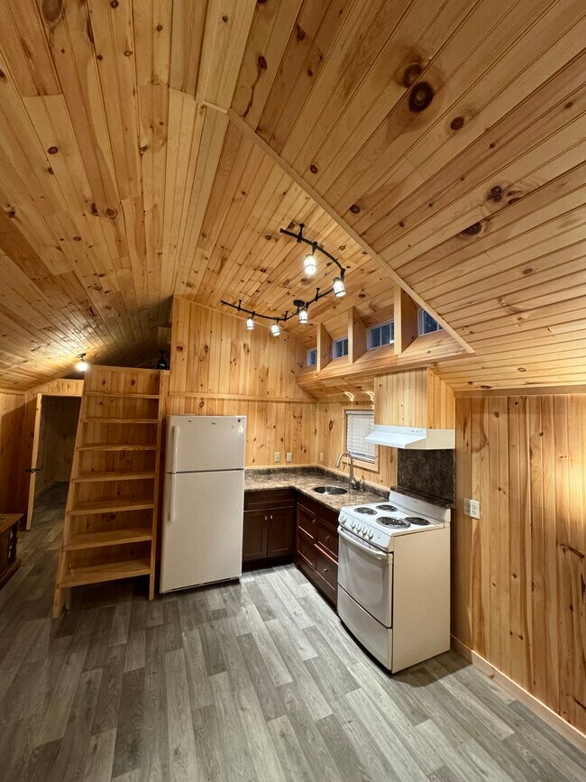 Foto del edificio - 11005 Tucker Run Rd