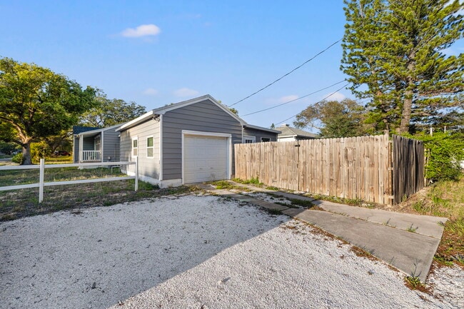 Privacy fence - 625 35th St N