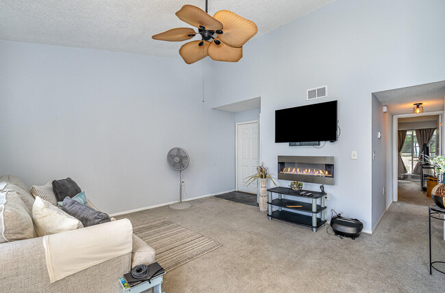 Building Photo - 7040 US-1