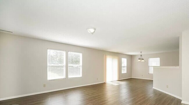 Building Photo - 8405 Wheatfield Dr