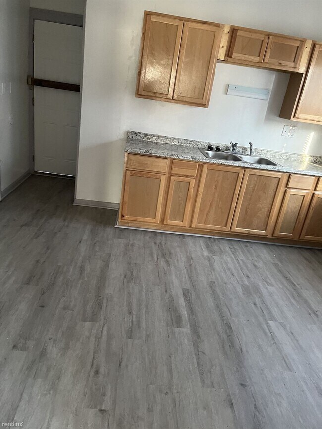 Foto del edificio - 2 br, 1 bath Duplex - 12533 E Outer Dr # 1