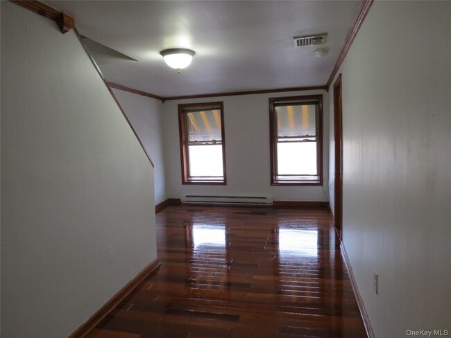 Building Photo - 2 E Main St