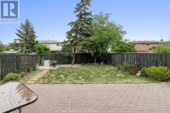 Building Photo - 2571 Palisander Ave
