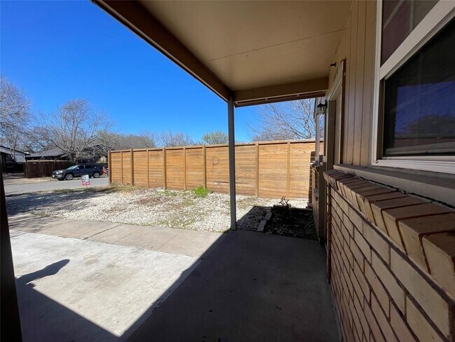 Foto del edificio - 1115 Brookswood Ave