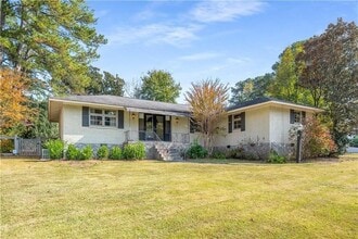 Building Photo - 465 Eastland Dr