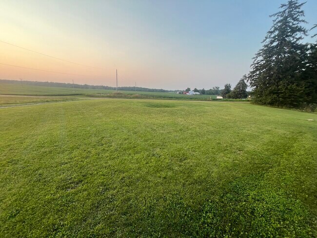 Foto del edificio - 4421 Tamarack Rd