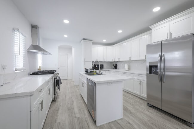 Building Photo - 501 Magnolia Ave