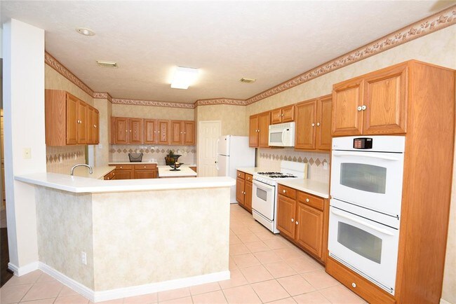 Building Photo - 23111 Eastgate Village Dr