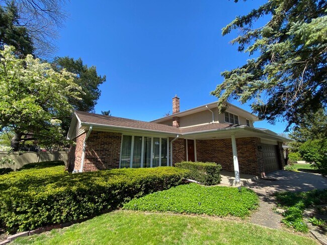 Building Photo - 1712 E Maya Ln