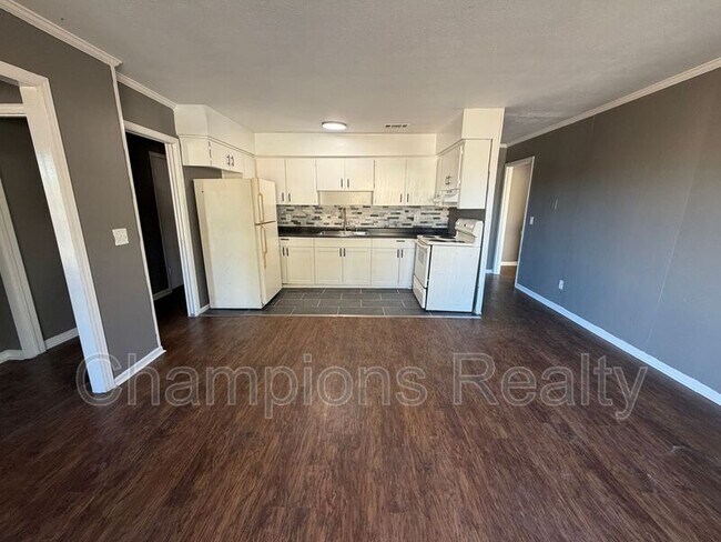 Foto del edificio - 11 Clausen Dr