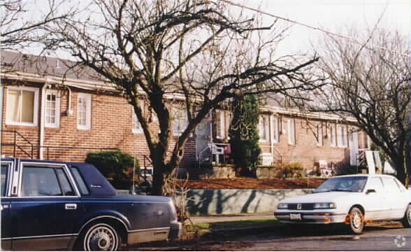 Building Photo - Irvington Court