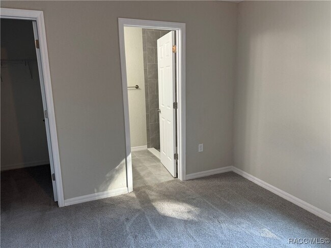 Foto del edificio - 20072 SW Marine Blvd